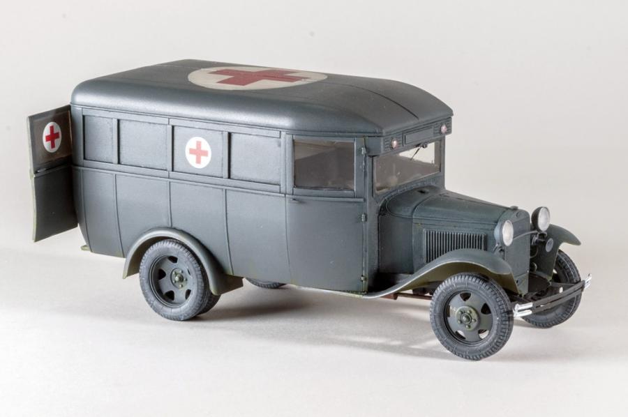 1:35 GAZ-03-30 Ambulance