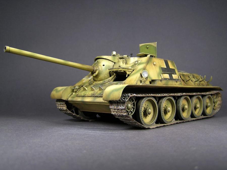 1:35 Jagdpanzer SU-85 (r) with Crew