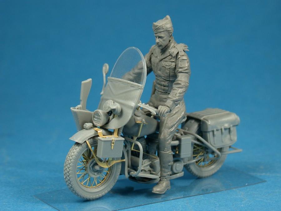 1:35 U.S.Millitary Policeman with Motorcycle