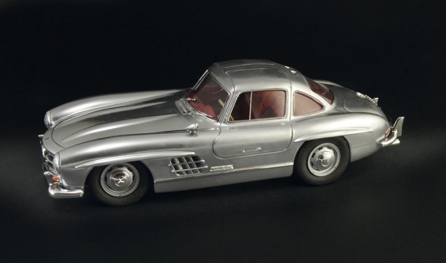 1:16 MERCEDES-BENZ 300 SL GULLWING