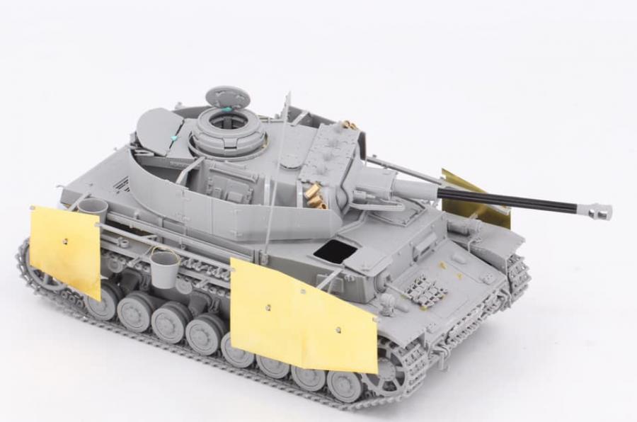 1:35 Pz.Kpfw.IV Ausf.G Mid/Late (2 in 1)