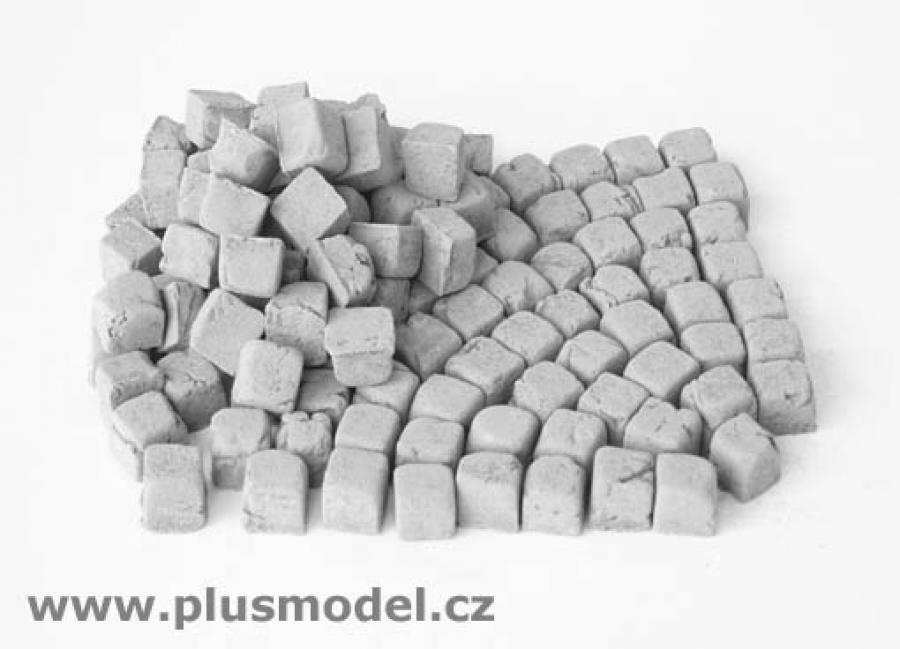 1:35 Paving stones small - granite