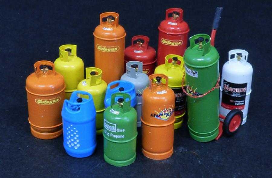 1:35 Gas bottles-big