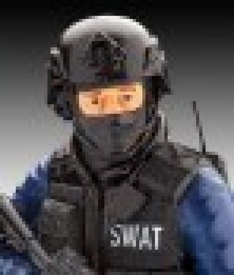 Revell 1:16 SWAT Officer