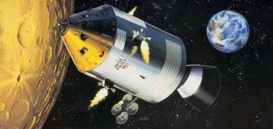 1:32 Apollo 11 Spacecraft w/ Interior