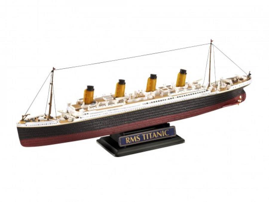   Revell 1:700 R.M.S. Titanic Gift Set