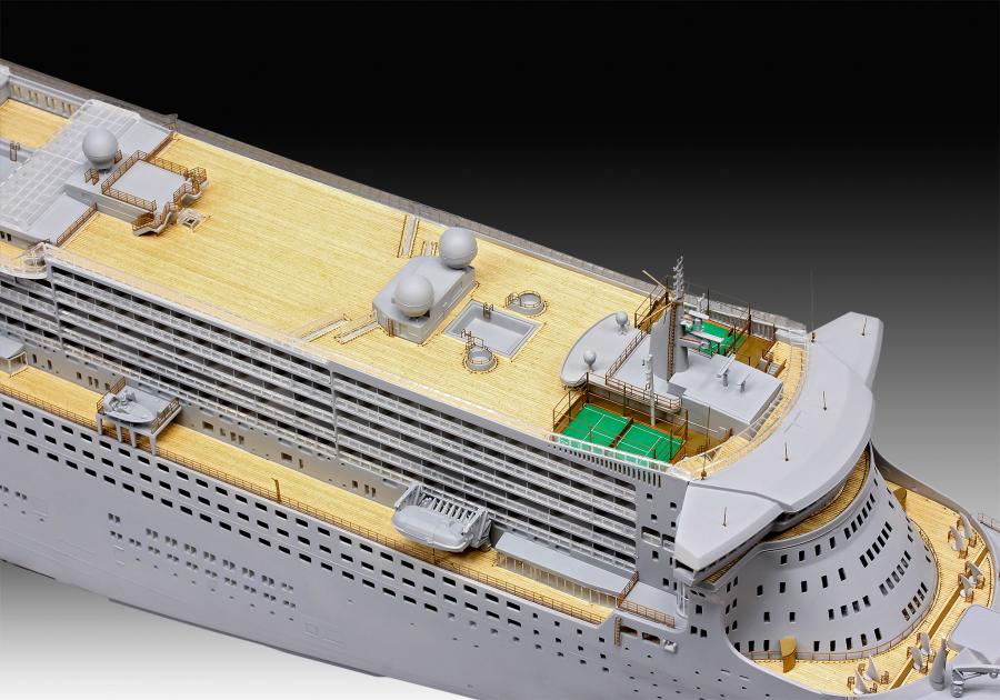 Revell 1:400 Queen Mary 2 (Platinum edition)