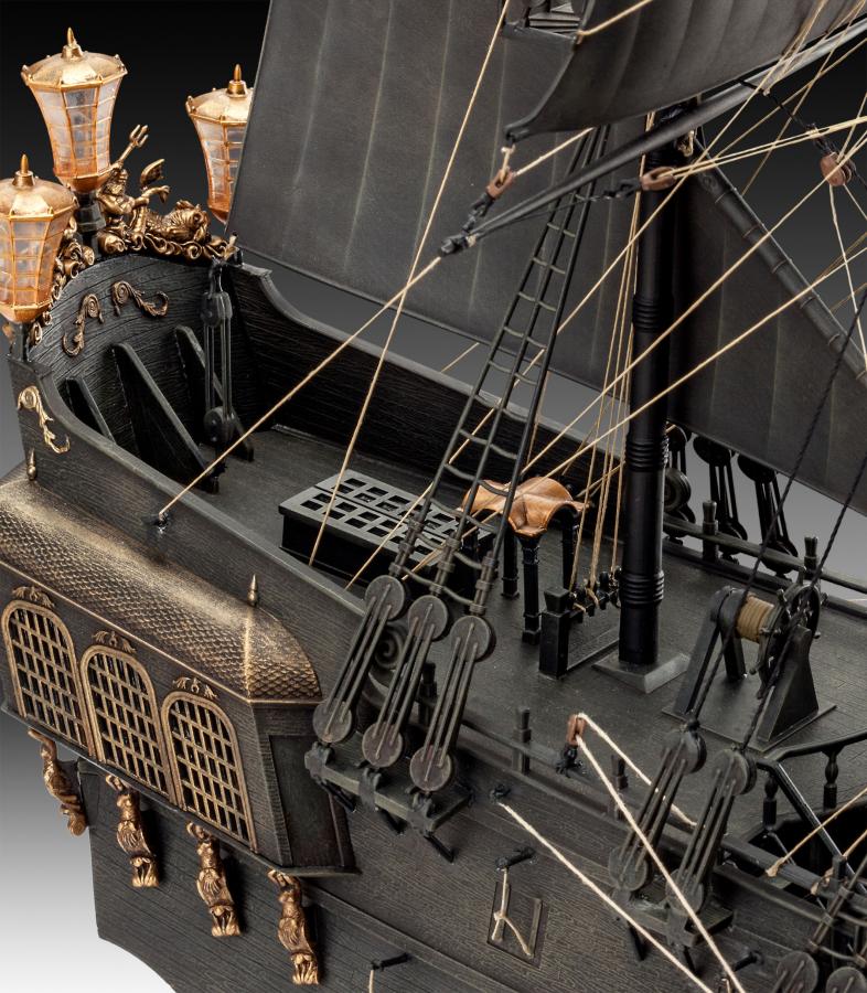 Revell 1:72 Black Pearl (Limited edition)