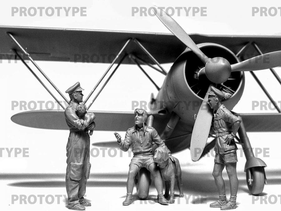 1:32 Italian Pilots in Tropical Uniform 