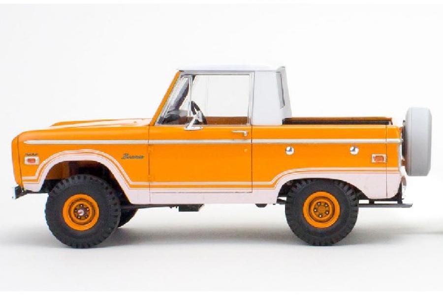 Revell 1/25 FORD BRONCO HALF CAB & SANDMAN II