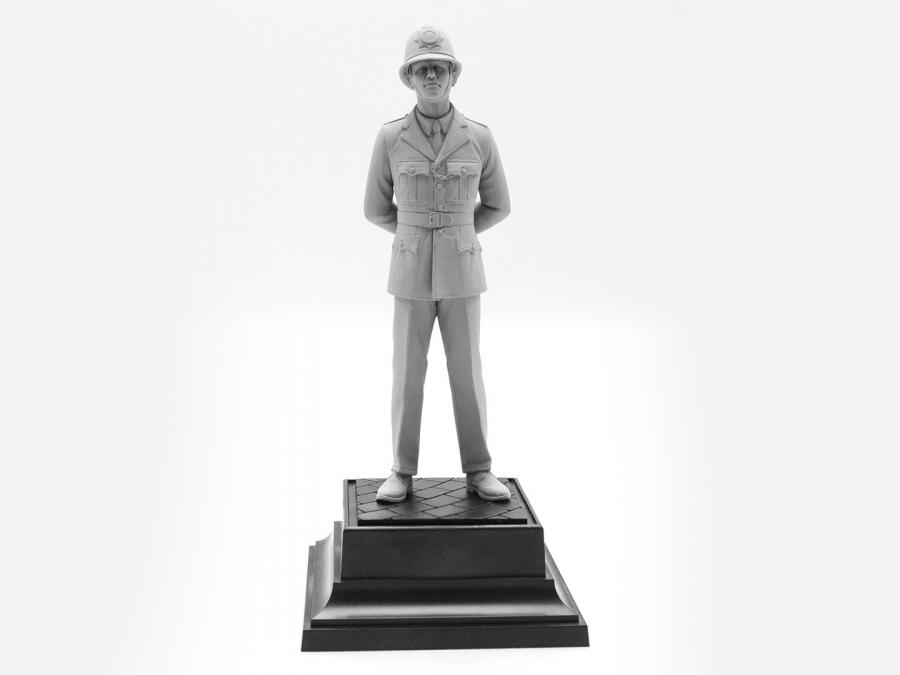 1:16 British Policeman