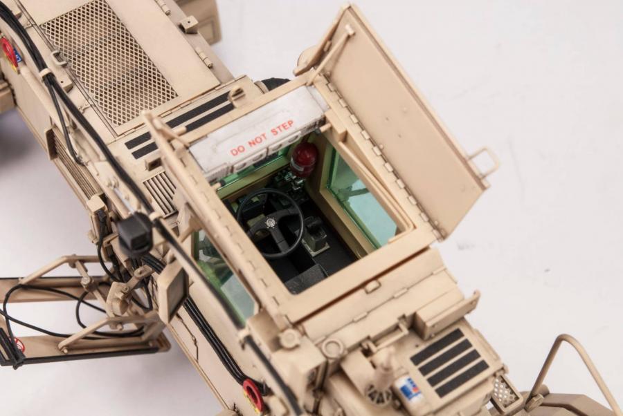 1/35 Husky MK.III VMMD with arm
