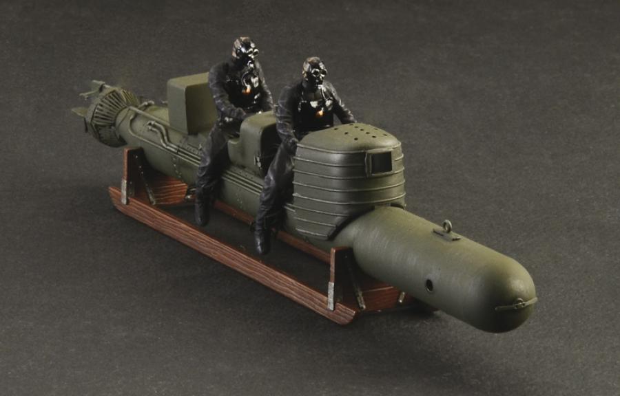 Italeri 1/35 S.L.C. Maiale With Crew