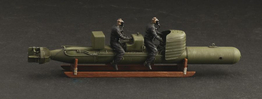 Italeri 1/35 S.L.C. Maiale With Crew