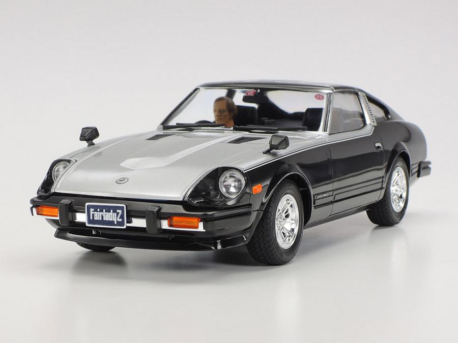 Tamiya 1/24 Nissan Fairlady 280Z with T-Bar Roof pienoismalli