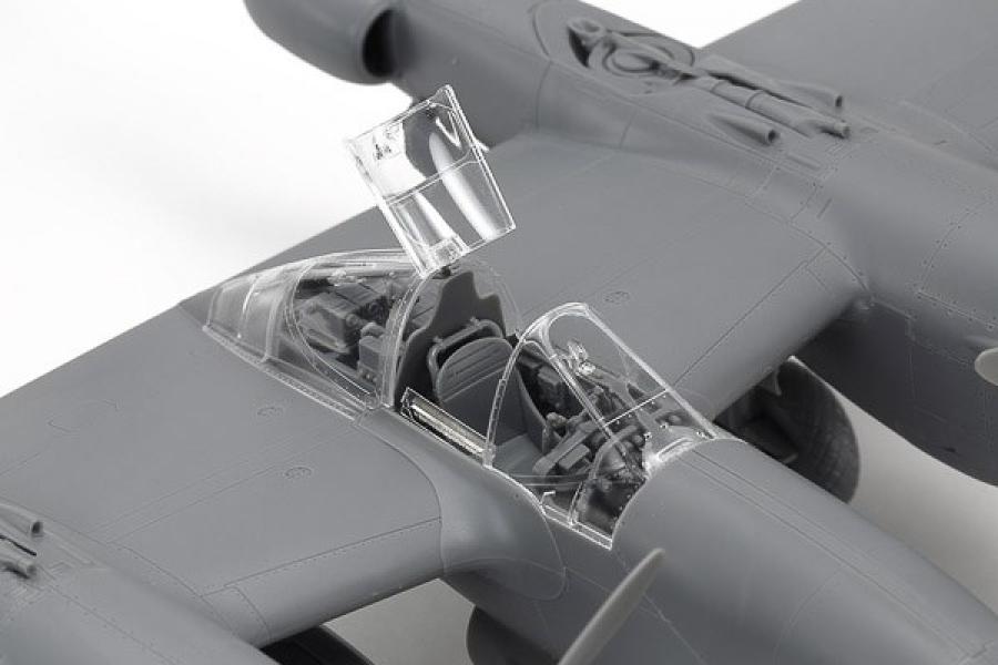 Tamiya 1/48 Lockheed P-38J Lightning pienoismalli