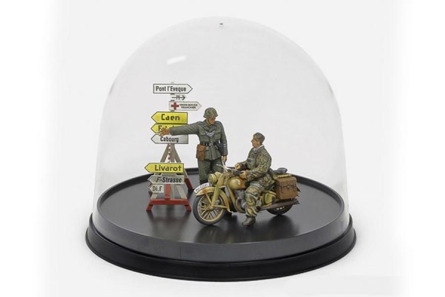 Display Case J (Dome) - 140mm x 115mm