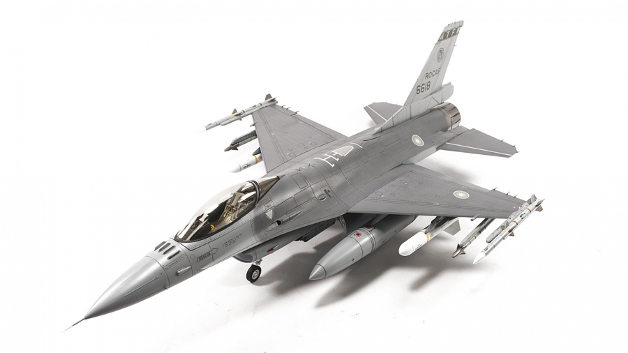 1/32 ROC AIR FORCE F16 AM Block 20 (VIPER)