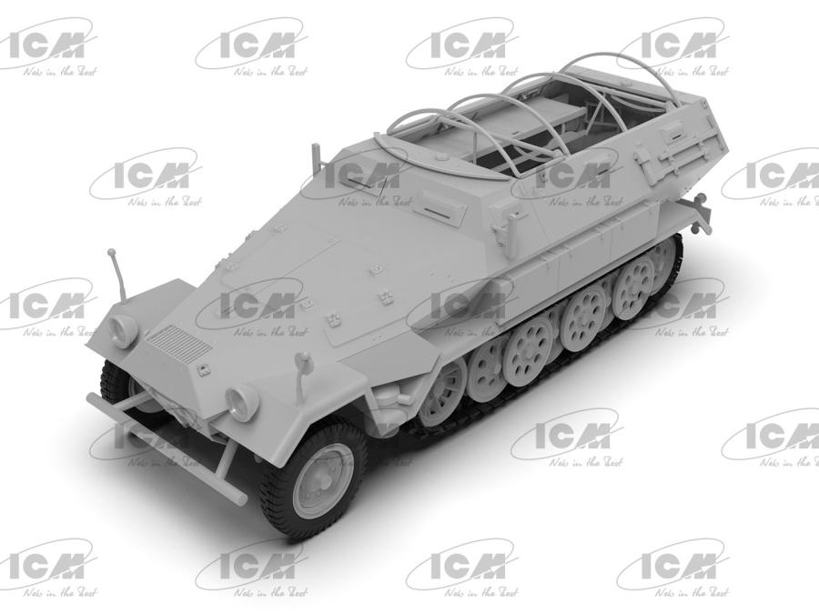 ICM 1/35 Sd.Kfz.251/8 Ausf.A  WWII German Ambulance