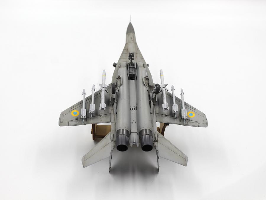 ICM 1/72 Ukrainian Radar Hunter MiG-29 '9-13 with HARM missiles