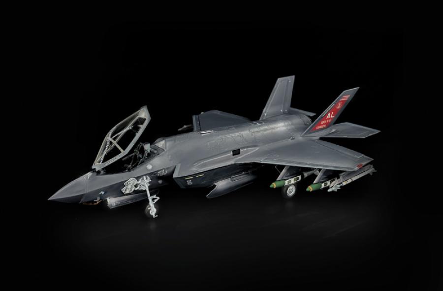Italeri 1:48 F-35A Lightning II (Beast Mode)