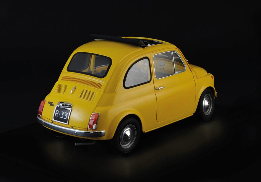 Italeri 1:12 Fiat 500 F (1968) pienoismalli