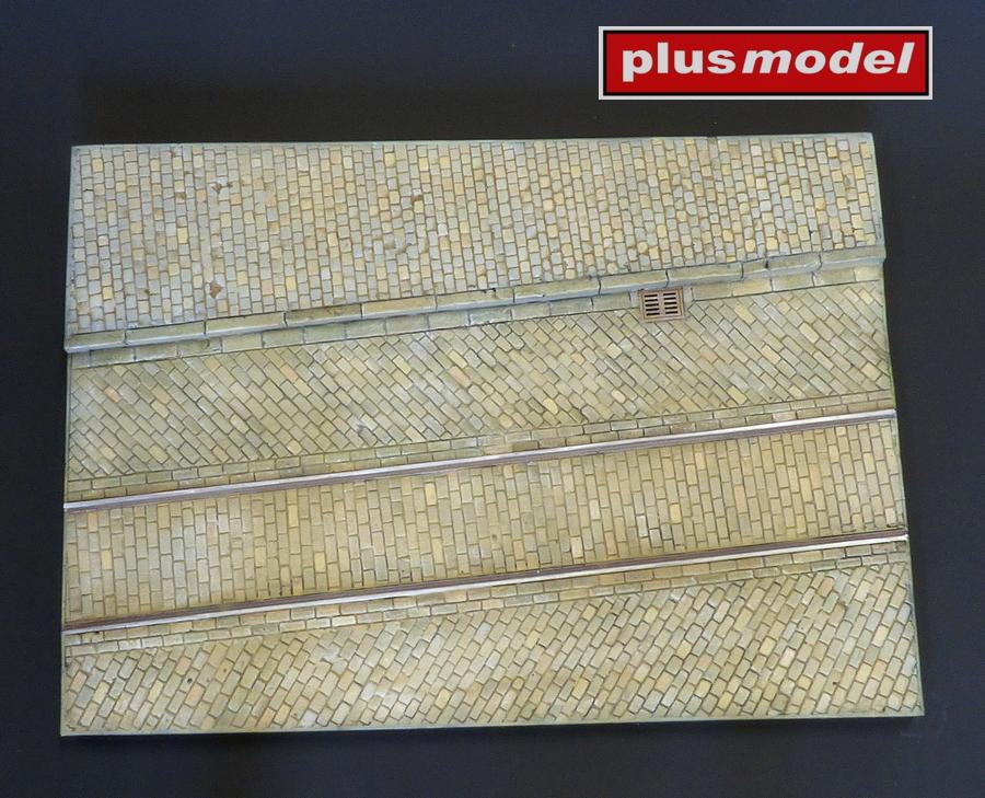 Plusmodel 1/35 Display base - Cobblestone street with tram tracks