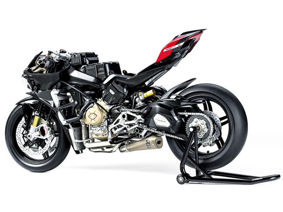 Tamiya 1/12 Ducati Superleggera V4 with Racing Kit