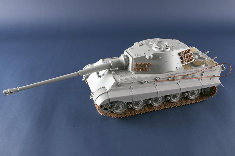 Trumpeter 1/16 Pz.Kpfw.VI Sd.Kfz.182 Tiger II (Henschel 105mm)
